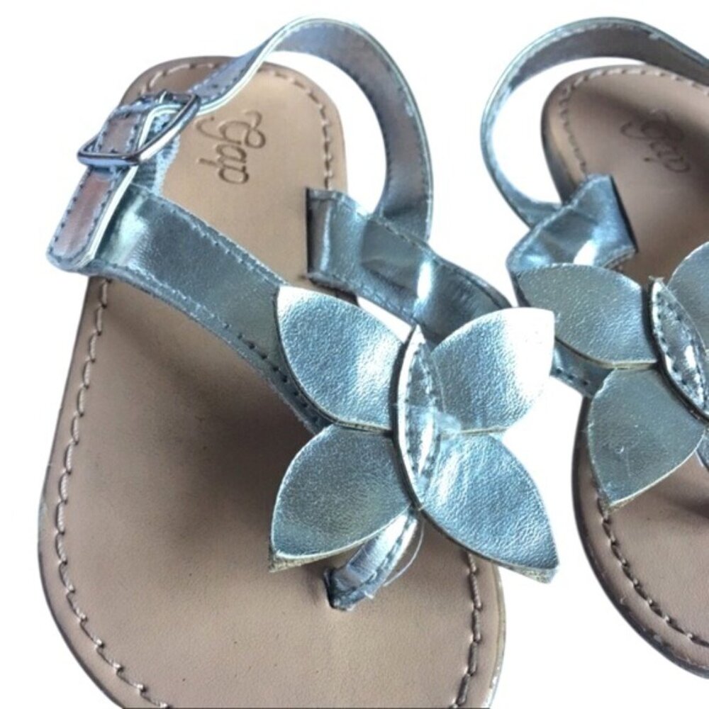 Gap Silver Metallic Butterfly Sandals Adjustable Strap Toddler Size 5 Summer - Picture 4 of 6